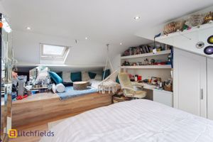 Top Floor Snug- click for photo gallery